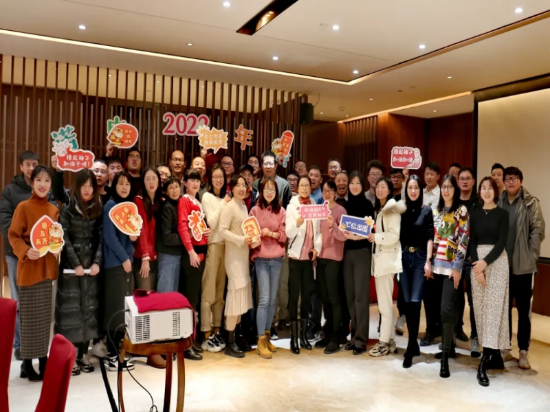 Joining Hands Together，Creating the Future Together